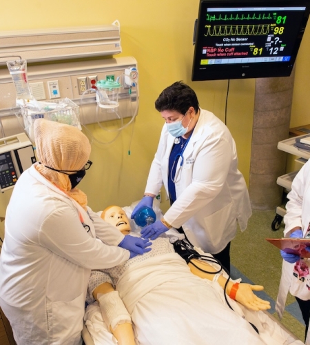 HFU students practicing an emergency scenario in the simulated patient lab