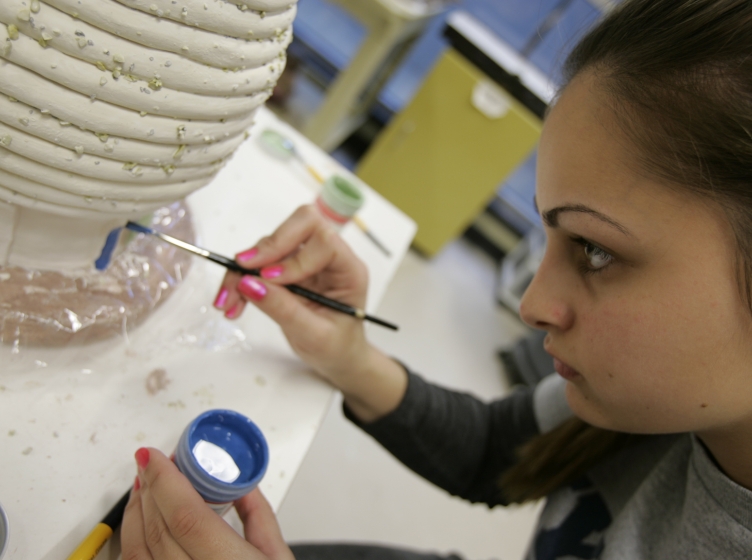 Student in Art class