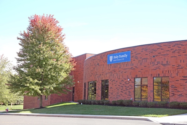 Facade of the HFU building on the Newtown West campus