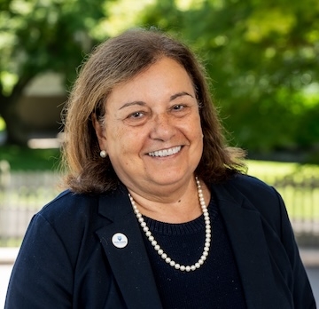 Headshot of Sylvia McGeary